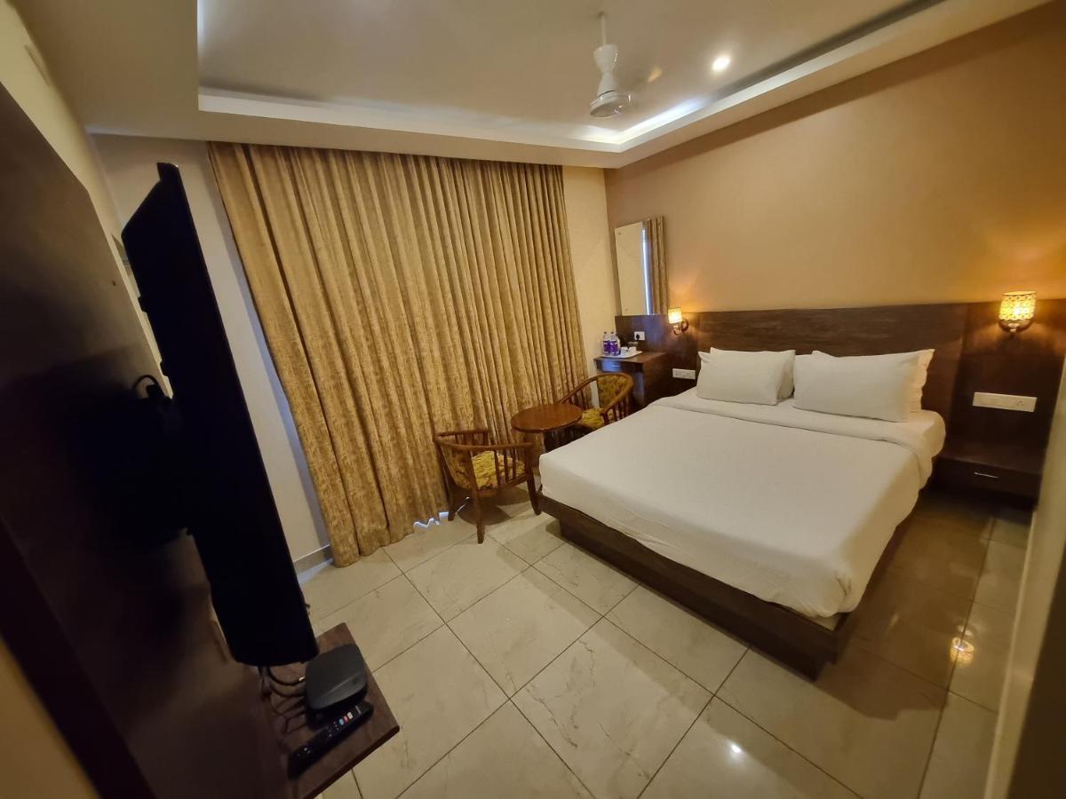 Отель Plutus Residency Ауровиль Экстерьер фото