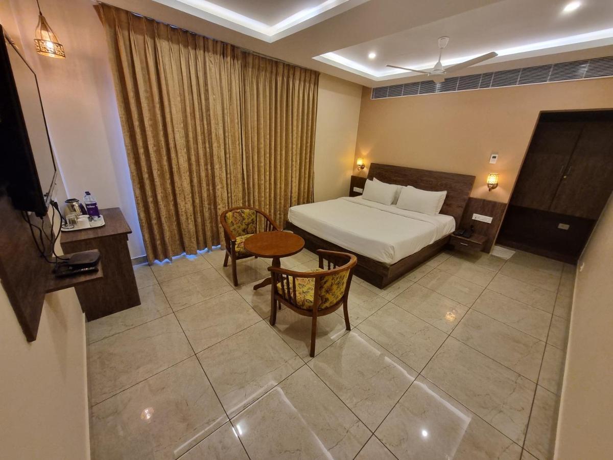 Отель Plutus Residency Ауровиль Экстерьер фото
